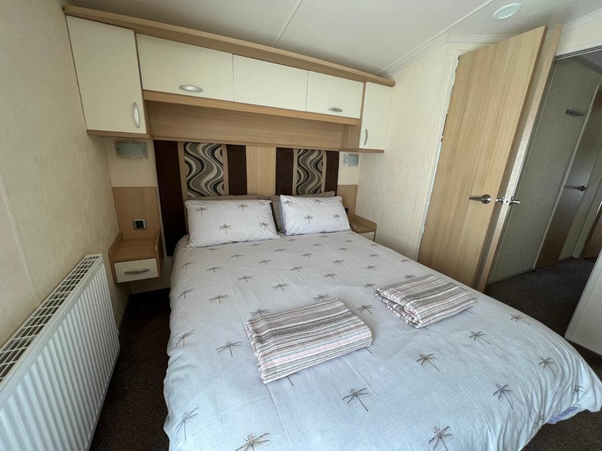 Dragonfly Lodge เซาธ์เซอร์นีย์ ภายนอก รูปภาพ