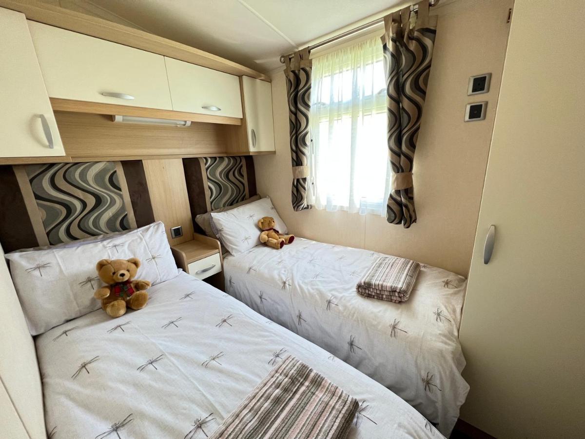 Dragonfly Lodge เซาธ์เซอร์นีย์ ภายนอก รูปภาพ