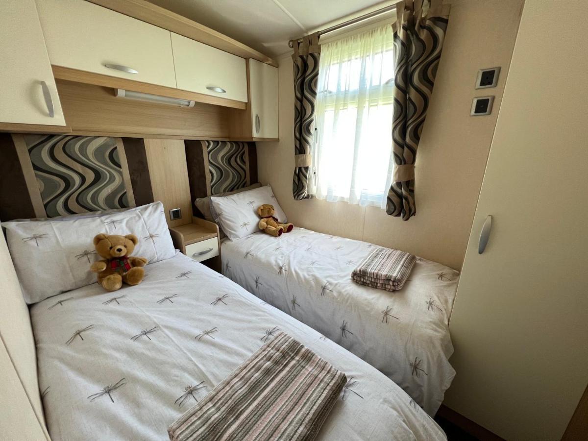 Dragonfly Lodge เซาธ์เซอร์นีย์ ภายนอก รูปภาพ