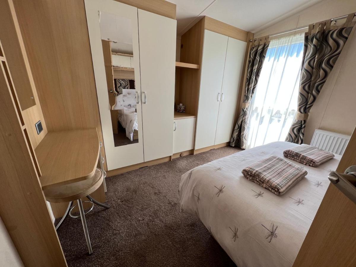 Dragonfly Lodge เซาธ์เซอร์นีย์ ภายนอก รูปภาพ
